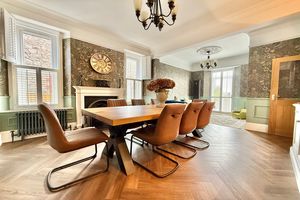 22' Dining Room/Sitting Room- click for photo gallery